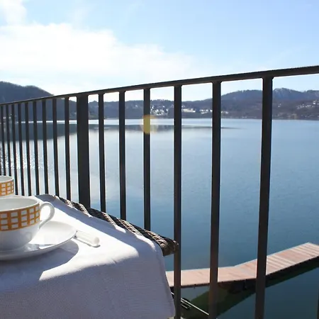 Lakefront With Spectacular Views