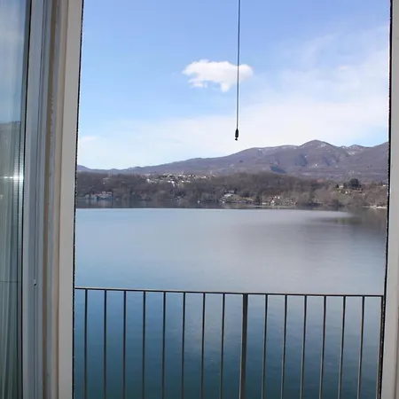 Lejlighed Lakefront With Spectacular Views