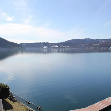 Lakefront With Spectacular Views