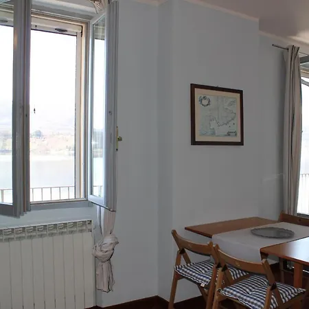 Lejlighed Lakefront With Spectacular Views Ameno