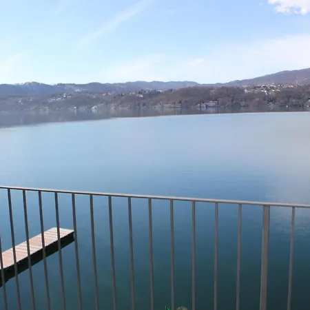 Lakefront With Spectacular Views Ameno