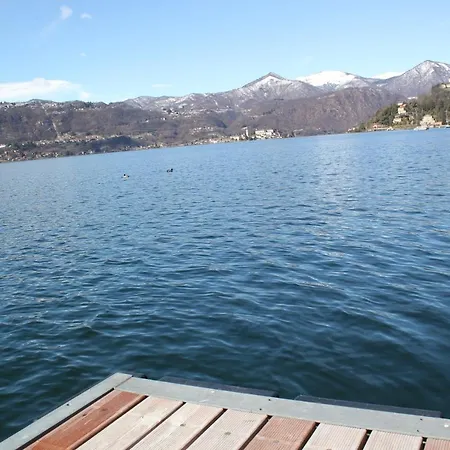 Lejlighed Lakefront With Spectacular Views